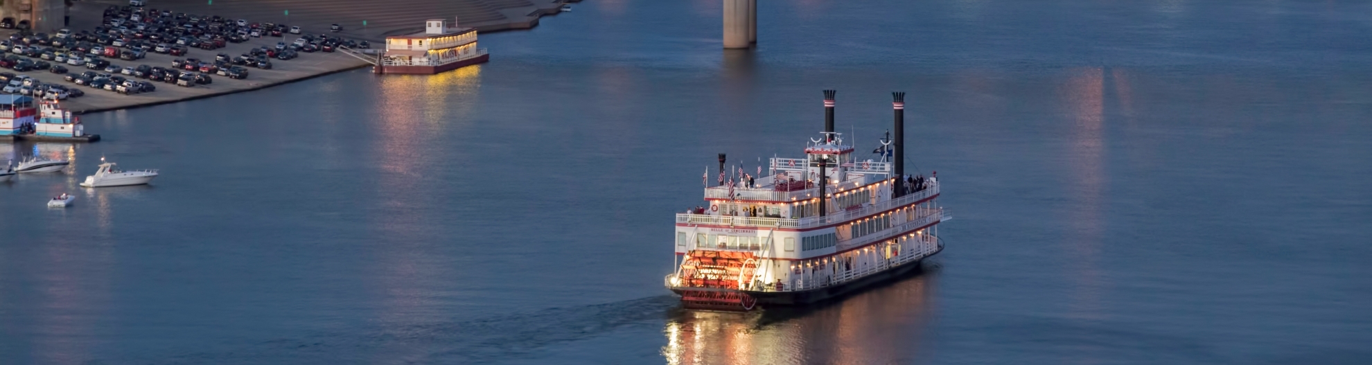 Steam boat going down Ohio River